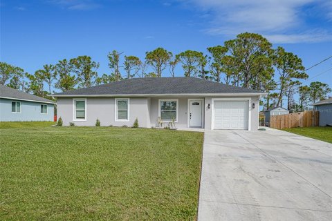 House in Port Charlotte, Florida 3 bedrooms, 122.72 sq.m. № 1421973 - photo 1