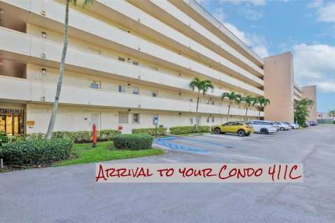 Condo in Pembroke Pines, Florida, 1 bedroom  № 1282161 - photo 17