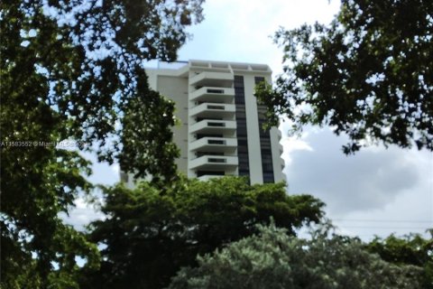 Condo in Coral Gables, Florida, 2 bedrooms  № 1167797 - photo 12