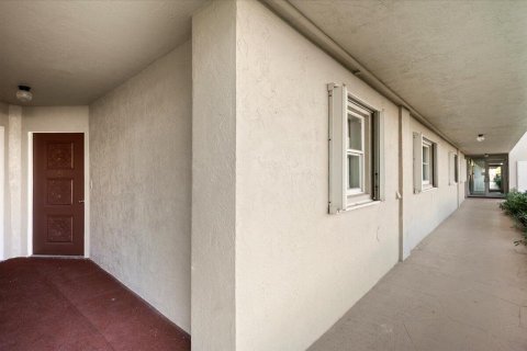 Condo in Lake Park, Florida, 2 bedrooms  № 1061257 - photo 1