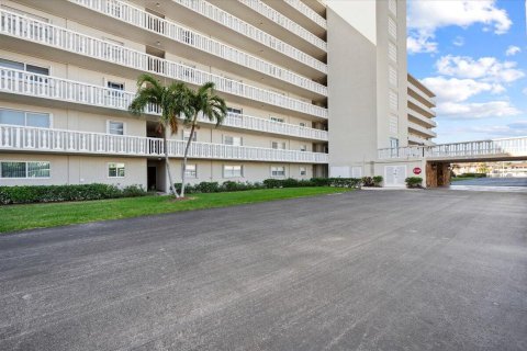 Condo in Lake Park, Florida, 2 bedrooms  № 1061257 - photo 19