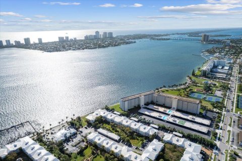 Condominio en venta en Lake Park, Florida, 2 dormitorios, 133.78 m2 № 1061257 - foto 8