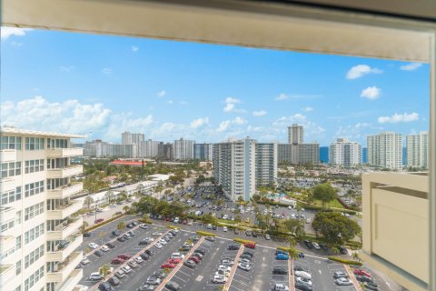 Condo in Fort Lauderdale, Florida, 2 bedrooms  № 1061295 - photo 28