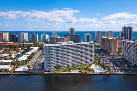 Condo in Fort Lauderdale, Florida, 2 bedrooms  № 1061295 - photo 2