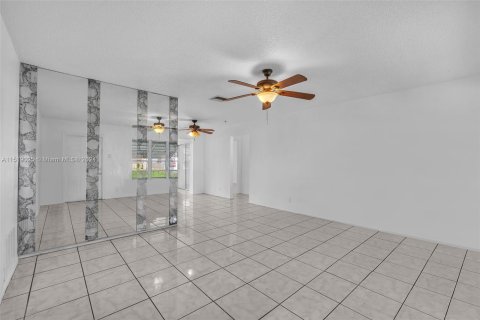 Casa en venta en Tamarac, Florida, 2 dormitorios, 100.52 m2 № 1029130 - foto 13