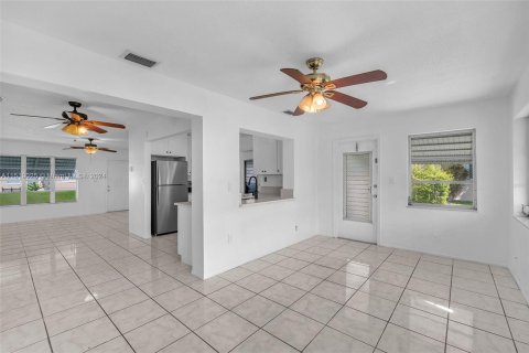 Casa en venta en Tamarac, Florida, 2 dormitorios, 100.52 m2 № 1029130 - foto 10