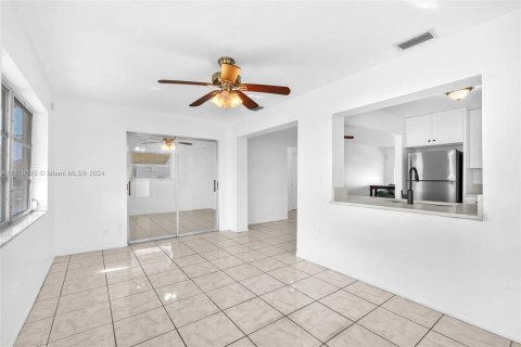 Casa en venta en Tamarac, Florida, 2 dormitorios, 100.52 m2 № 1029130 - foto 12