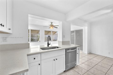 Casa en venta en Tamarac, Florida, 2 dormitorios, 100.52 m2 № 1029130 - foto 6