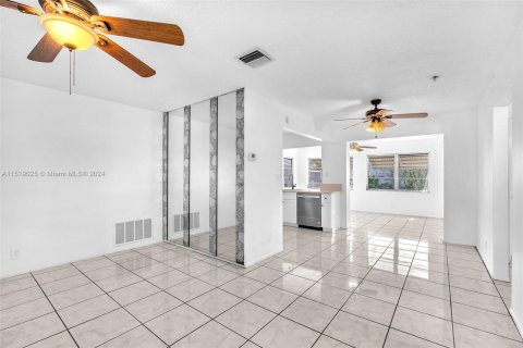 Casa en venta en Tamarac, Florida, 2 dormitorios, 100.52 m2 № 1029130 - foto 14