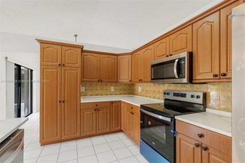 House in Coral Springs, Florida 4 bedrooms, 185.25 sq.m. № 1398409 - photo 20