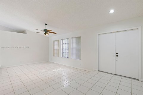 House in Coral Springs, Florida 4 bedrooms, 185.25 sq.m. № 1398409 - photo 8