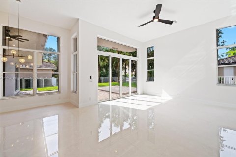 House in Weston, Florida 4 bedrooms, 252.32 sq.m. № 1398369 - photo 15