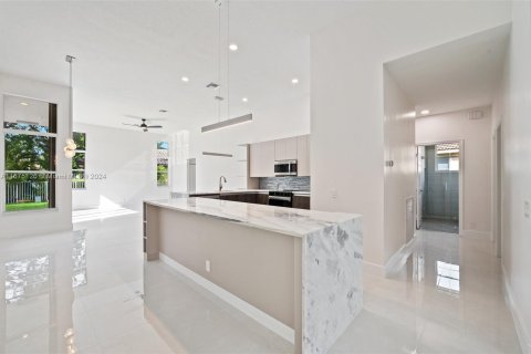 Villa ou maison à vendre à Weston, Floride: 4 chambres, 252.32 m2 № 1398369 - photo 4