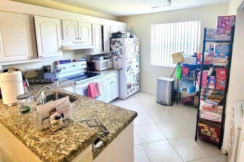 Condo in Coral Springs, Florida, 2 bedrooms  № 1225266 - photo 5