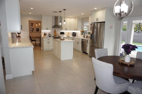 Casa en venta en Miami, Florida, 4 dormitorios, 212.56 m2 № 1417100 - foto 9