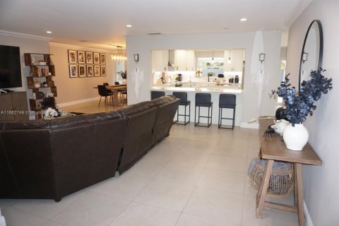 Casa en venta en Miami, Florida, 4 dormitorios, 212.56 m2 № 1417100 - foto 3