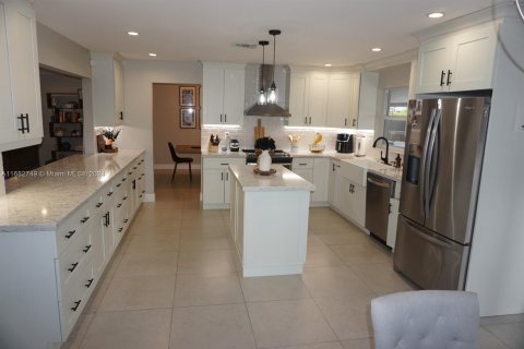 Casa en venta en Miami, Florida, 4 dormitorios, 212.56 m2 № 1417100 - foto 12