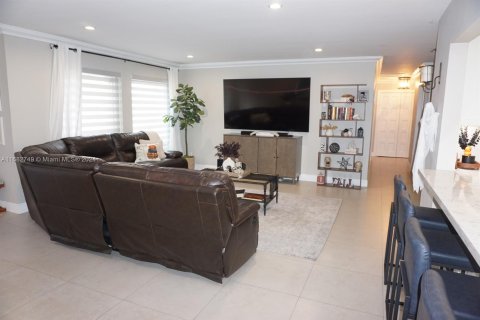 Casa en venta en Miami, Florida, 4 dormitorios, 212.56 m2 № 1417100 - foto 6