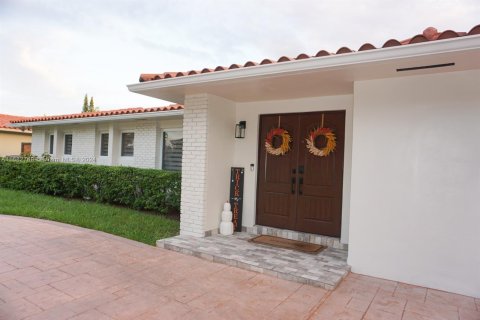 Casa en venta en Miami, Florida, 4 dormitorios, 212.56 m2 № 1417100 - foto 2