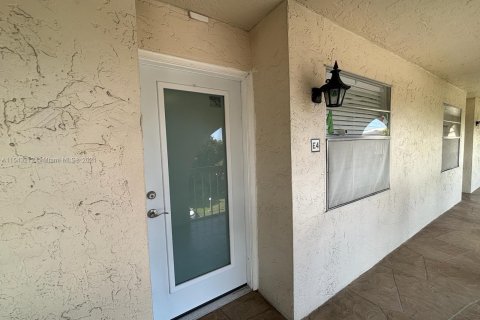 Condominio en venta en Coconut Creek, Florida, 1 dormitorio, 69.49 m2 № 1044894 - foto 30