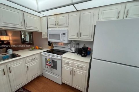 Condominio en venta en Coconut Creek, Florida, 1 dormitorio, 69.49 m2 № 1044894 - foto 10