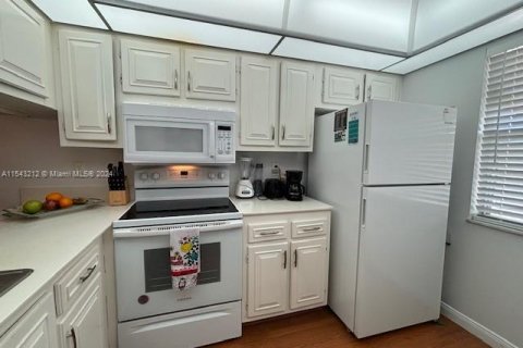 Condominio en venta en Coconut Creek, Florida, 1 dormitorio, 69.49 m2 № 1044894 - foto 11
