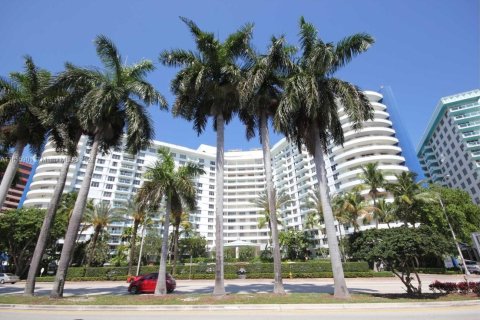 Condominio en alquiler en Miami Beach, Florida, 2 dormitorios, 95.69 m2 № 1356915 - foto 1