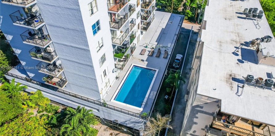 Condominio en Miami Beach, Florida, 1 dormitorio  № 1356996