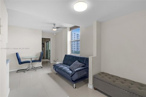 Condominio en alquiler en Miami Beach, Florida, 1 dormitorio, 40.32 m2 № 1356996 - foto 4