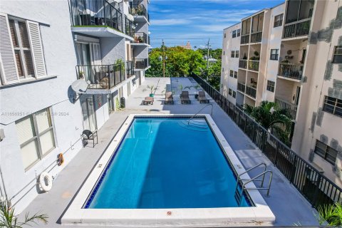 Condo in Miami Beach, Florida, 1 bedroom  № 1356996 - photo 13