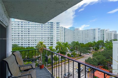 Copropriété à louer à Miami Beach, Floride: 1 chambre, 40.32 m2 № 1356996 - photo 5