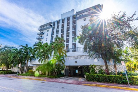 Condo in Miami Beach, Florida, 1 bedroom  № 1356996 - photo 14