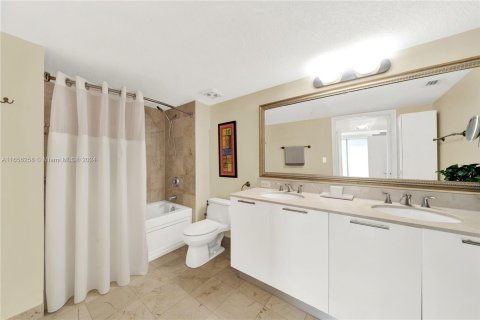 Copropriété à vendre à Miami, Floride: 2 chambres, 106.28 m2 № 1356997 - photo 12