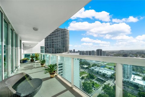 Condo in Miami, Florida, 2 bedrooms  № 1356997 - photo 2