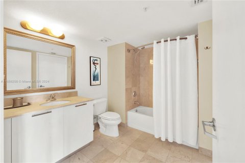 Condo in Miami, Florida, 2 bedrooms  № 1356997 - photo 24