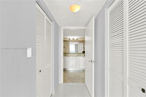 Copropriété à vendre à Miami, Floride: 2 chambres, 106.28 m2 № 1356997 - photo 9