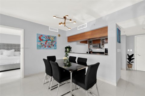 Condominio en venta en Miami, Florida, 2 dormitorios, 106.28 m2 № 1356997 - foto 14