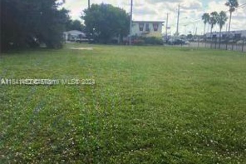 Propiedad comercial en venta en Opa-locka, Florida № 1320638 - foto 4