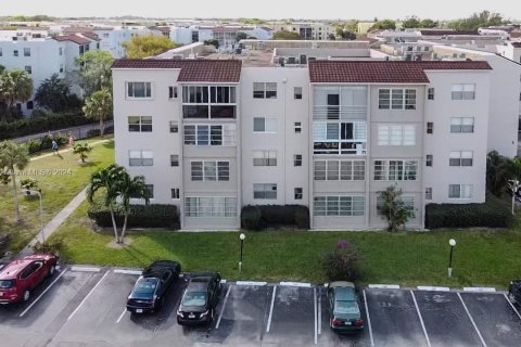 Condo in Lauderdale Lakes, Florida, 1 bedroom  № 1240972 - photo 10