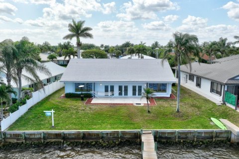 Villa ou maison à vendre à Palm City, Floride: 3 chambres, 202.81 m2 № 1061105 - photo 2