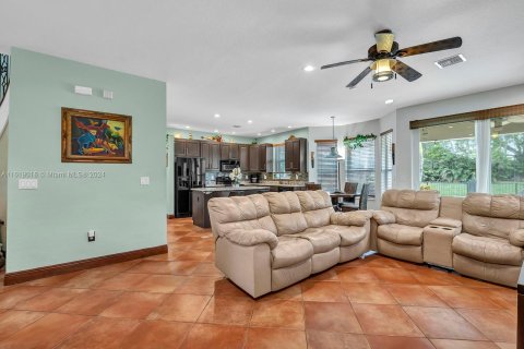 Villa ou maison à vendre à Pembroke Pines, Floride: 5 chambres, 290.23 m2 № 1240563 - photo 11