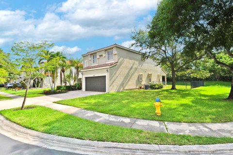 Villa ou maison à vendre à Pembroke Pines, Floride: 5 chambres, 290.23 m2 № 1240563 - photo 5