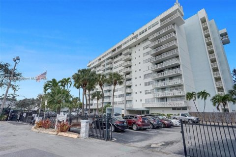 Condominio en venta en North Miami, Florida, 2 dormitorios, 101.82 m2 № 1050515 - foto 27
