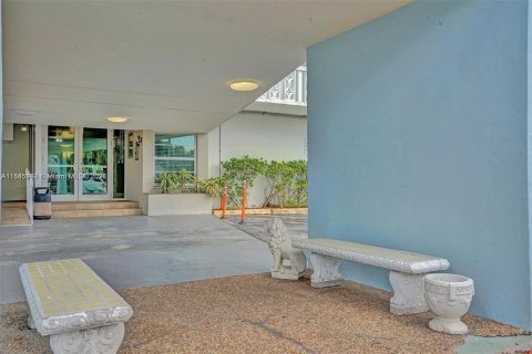 Condominio en venta en North Miami, Florida, 2 dormitorios, 101.82 m2 № 1050515 - foto 17