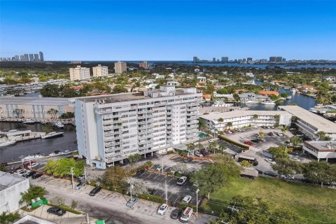 Condominio en venta en North Miami, Florida, 2 dormitorios, 101.82 m2 № 1050515 - foto 30