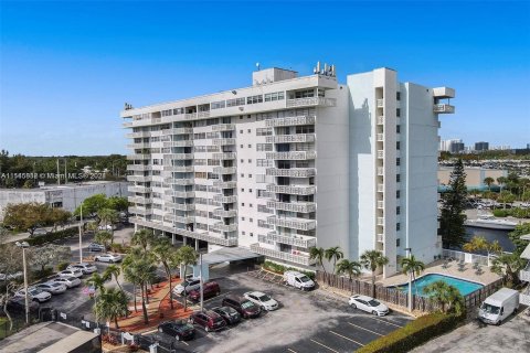 Condominio en venta en North Miami, Florida, 2 dormitorios, 101.82 m2 № 1050515 - foto 28