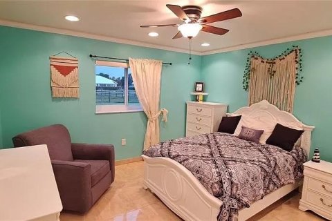 House in Okeechobee, Florida 5 bedrooms, 429.21 sq.m. № 1036143 - photo 24