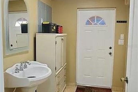 Casa en venta en Okeechobee, Florida, 5 dormitorios, 429.21 m2 № 1036143 - foto 8