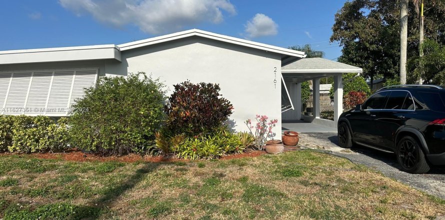 House in Fort Lauderdale, Florida 3 bedrooms, 117.52 sq.m. № 1281511