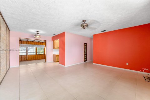 Villa ou maison à vendre à Palmetto Bay, Floride: 4 chambres, 121.89 m2 № 1294539 - photo 24